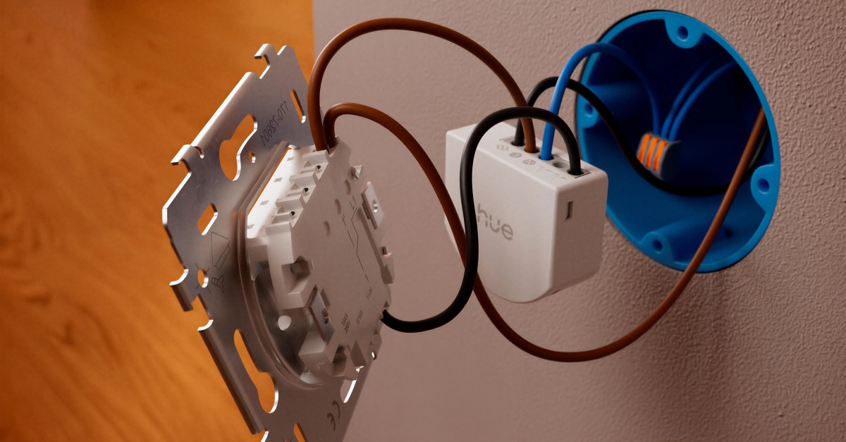 Los módulos de pared con cable de Hue integran luces convencionales a su ecosistema.
