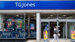 Hasta 150 tiendas ex-WHSmith High Street cerrarán tras aprobación de acuerdo de rescate.