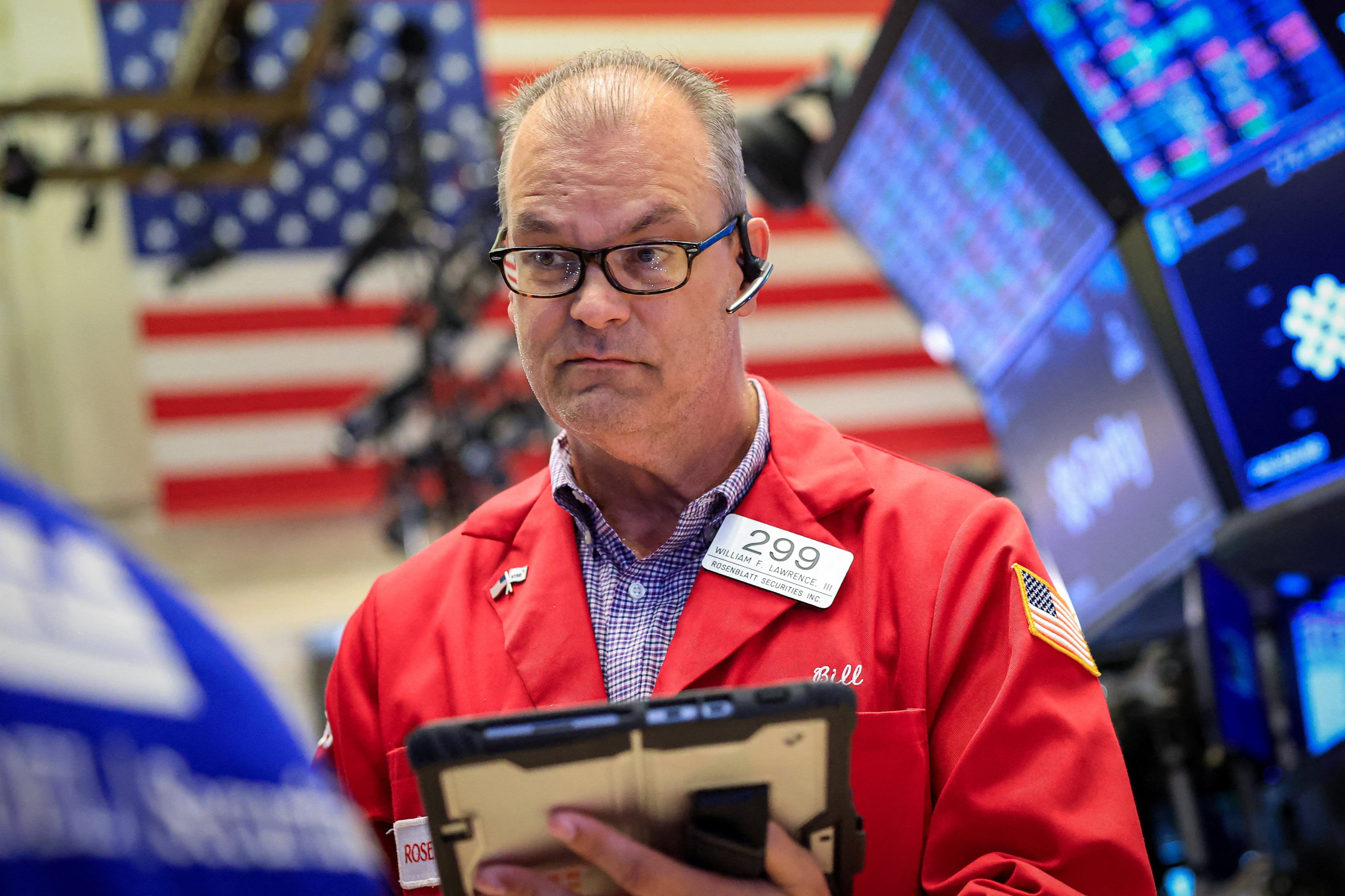 Activos argentinos bajo presión: caída del Merval y alza del riesgo país ante turbulencia global