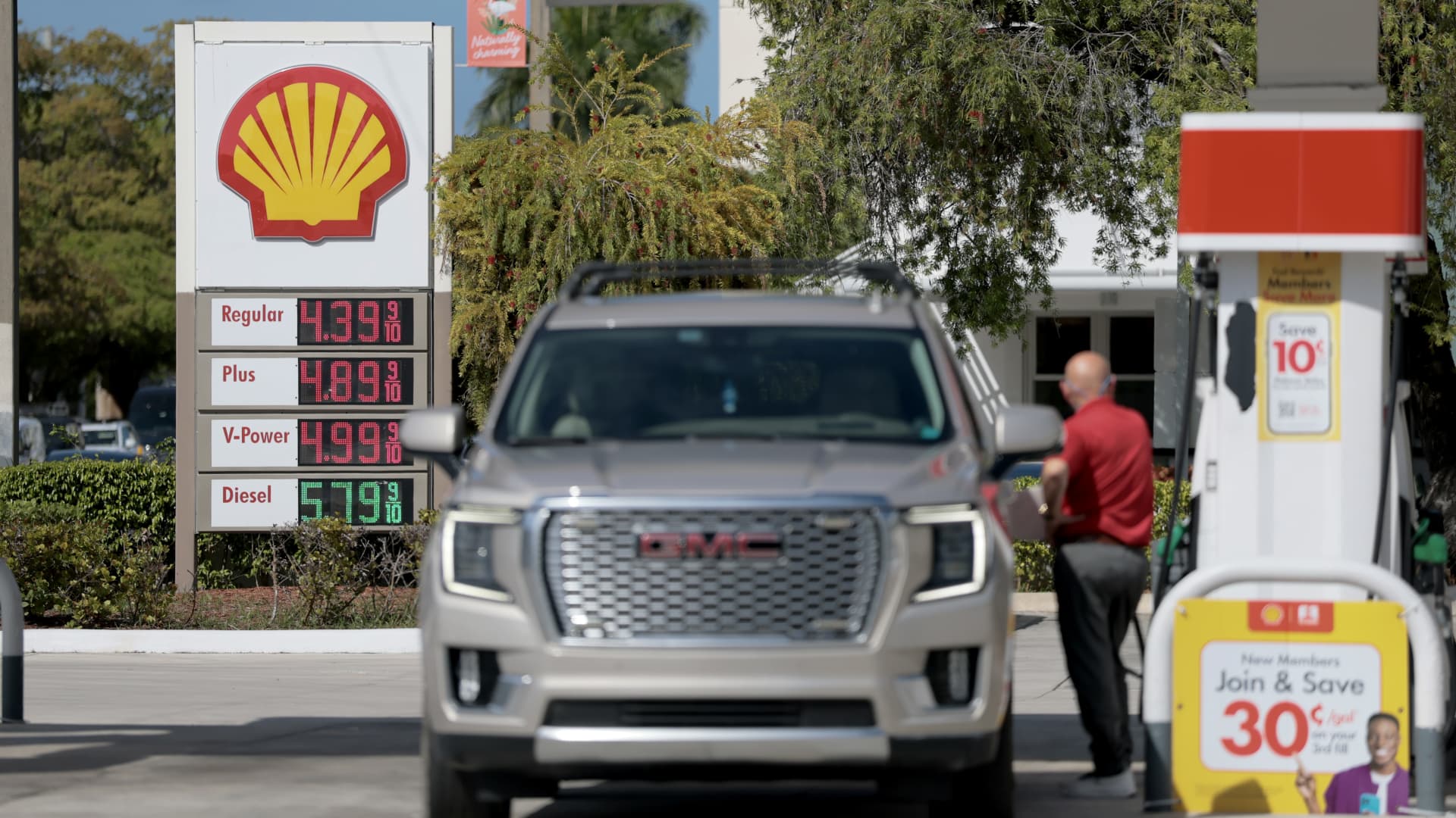 El choque petrolero 'lejos de haber terminado' mientras los analistas advierten sobre una nueva prima de riesgo en el Medio Oriente