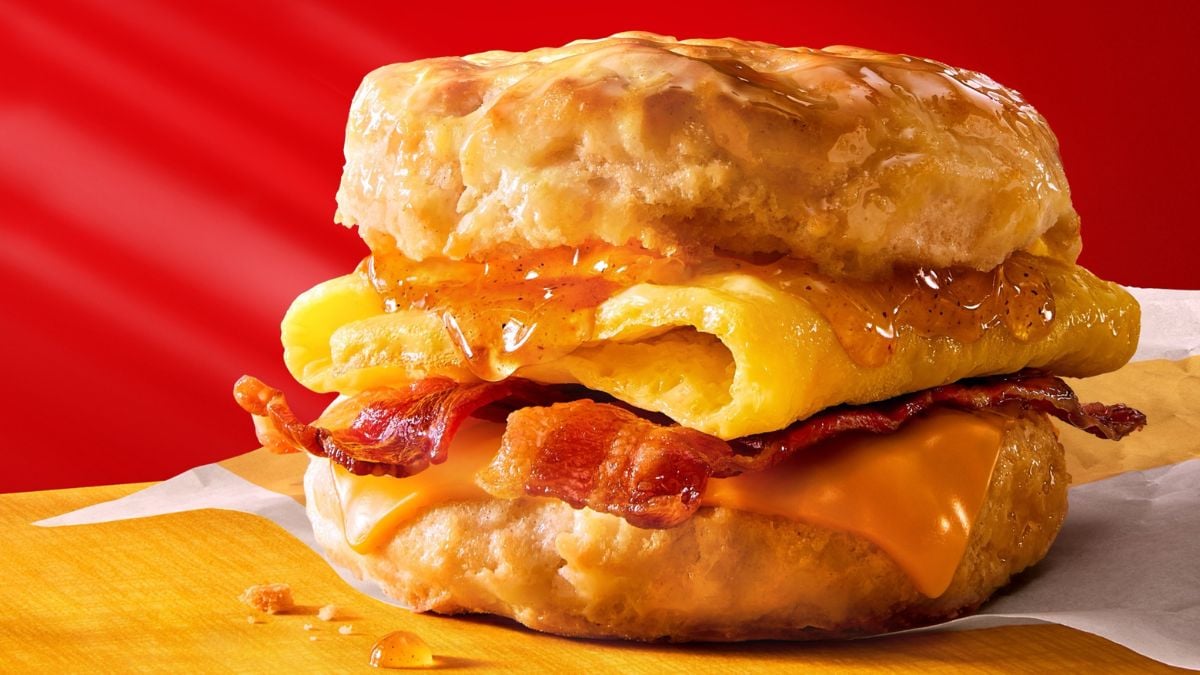Innovación en desayunos: nuevas propuestas de sándwiches premium en cadenas de comida rápida