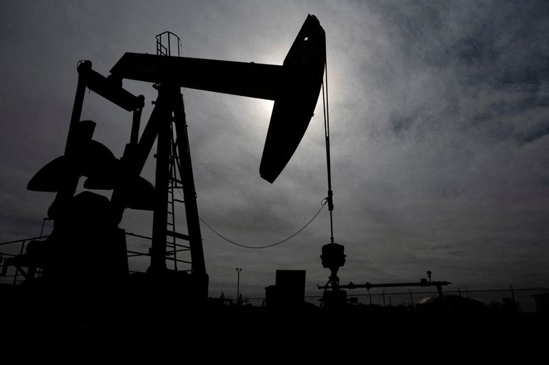 Petróleo cae a mínimos de tres meses ante perspectivas de reapertura del estrecho de Ormuz