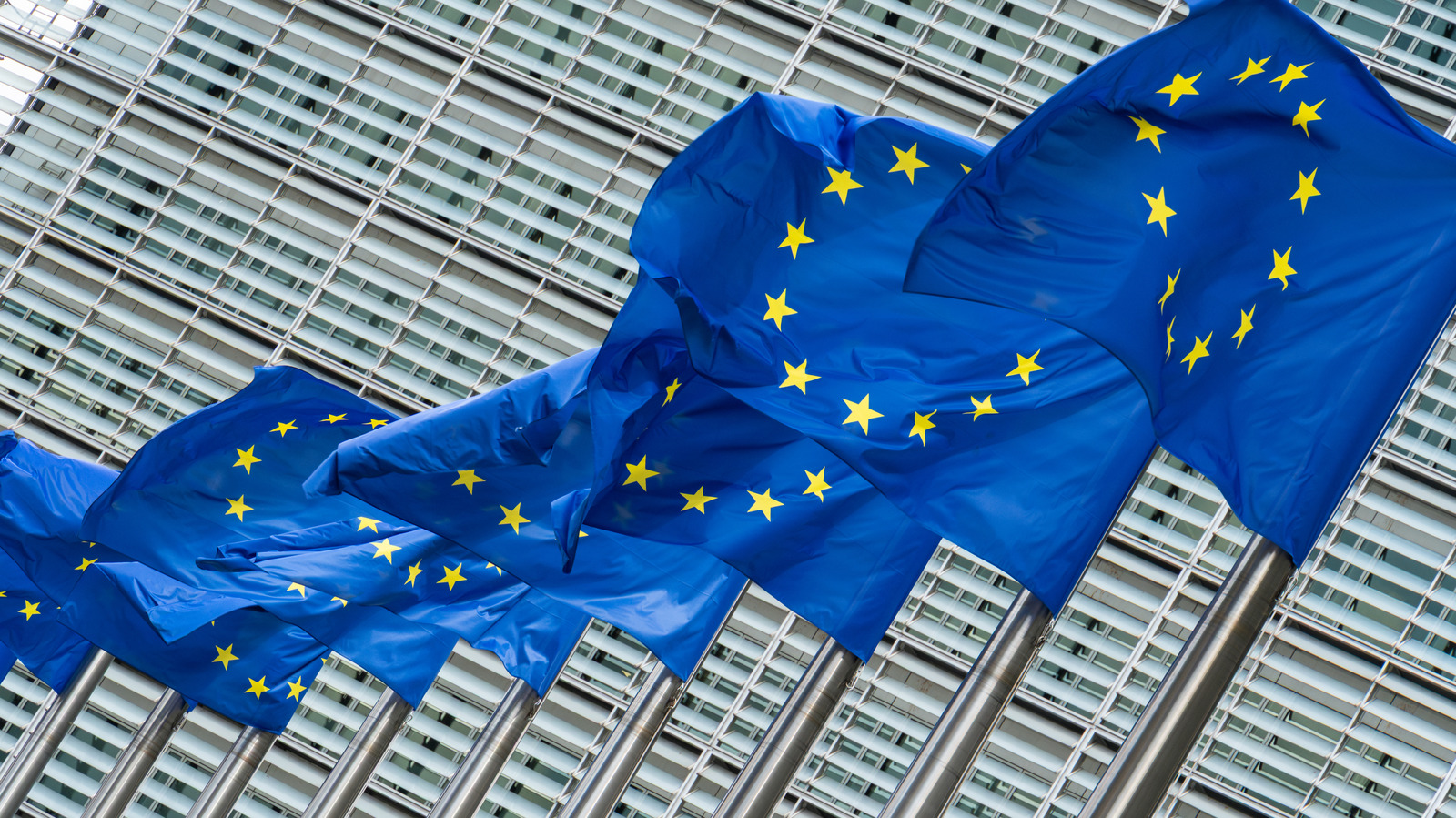 Dispositivos portátiles quedan exentos de baterías reemplazables en regulación europea