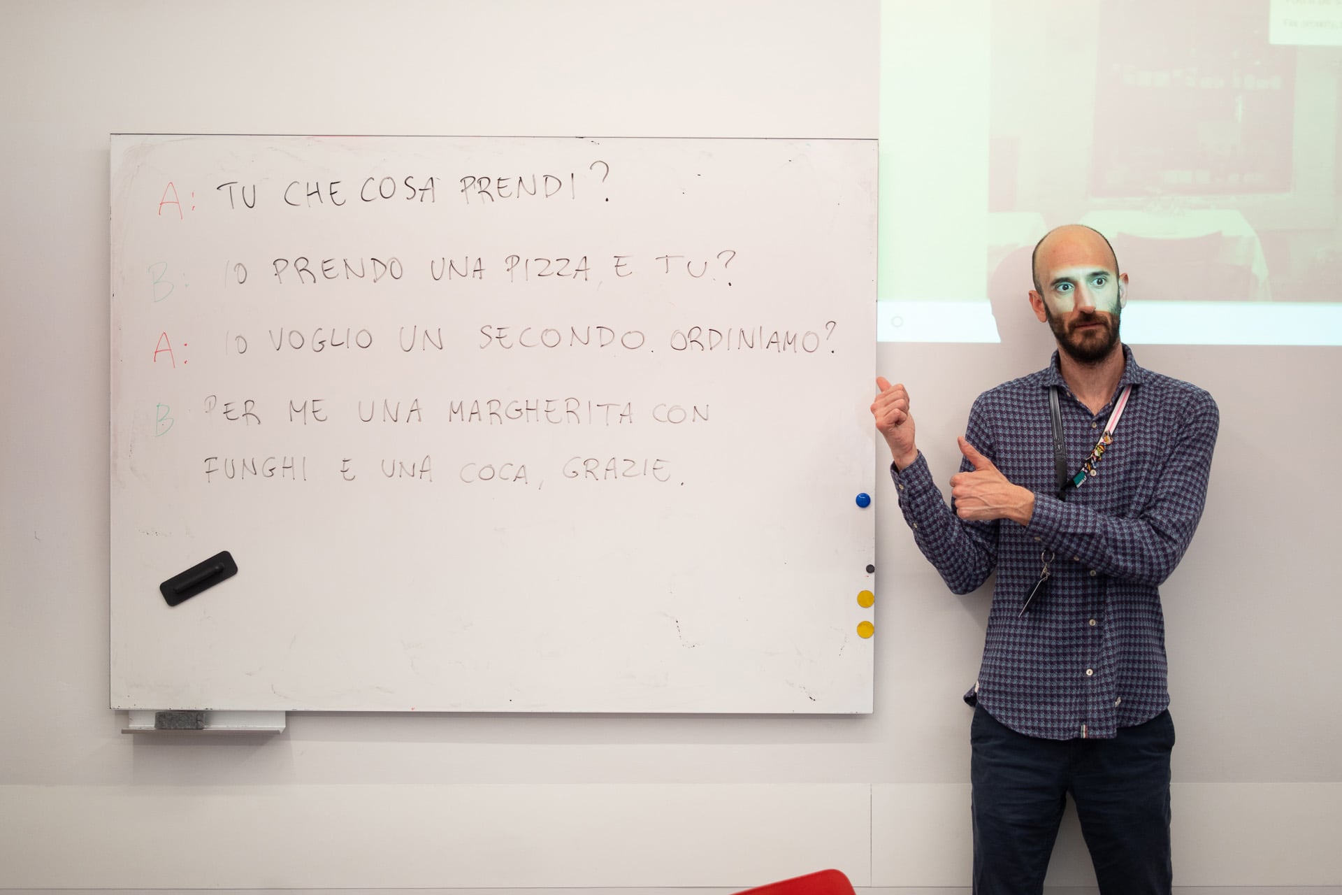 Aprendizaje de idiomas en el extranjero: cómo redefine el bienestar cognitivo en adultos mayores