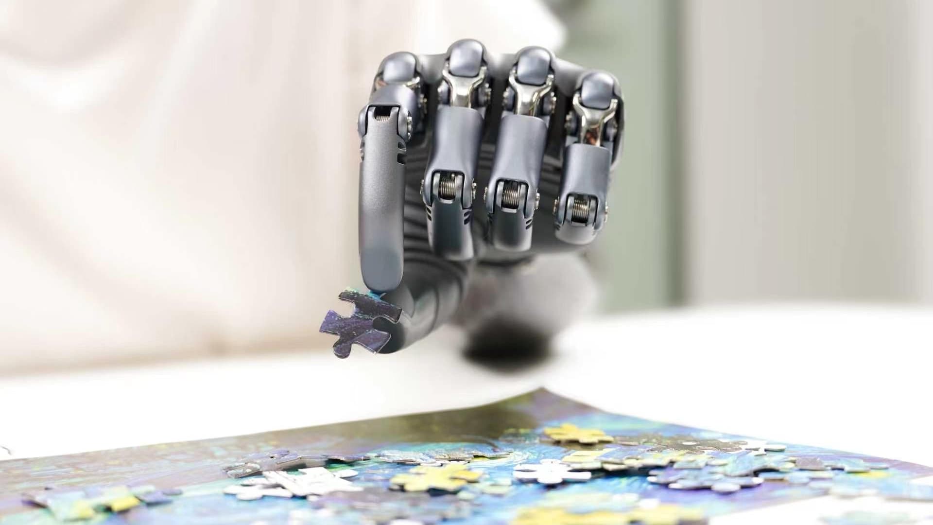 Interfaces cerebro-computadora: la batalla entre implantes quirúrgicos y dispositivos portátiles