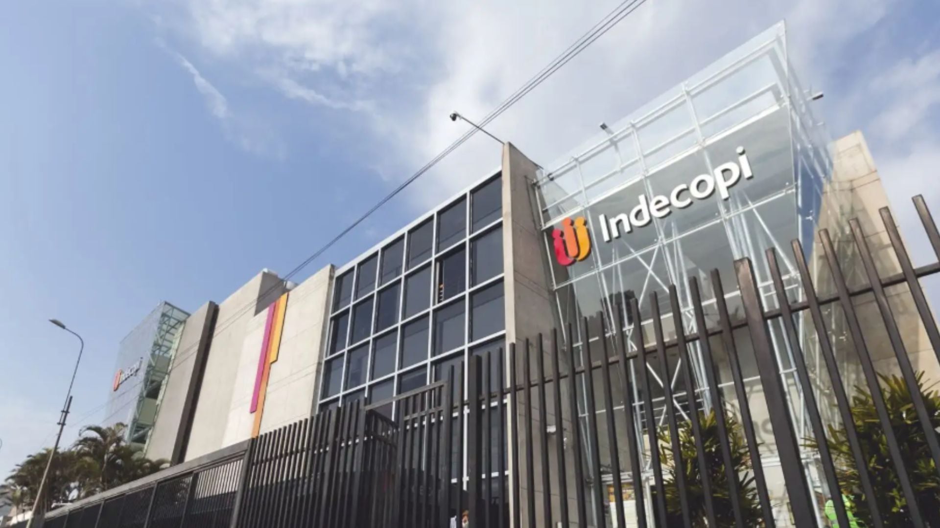 Las instituciones educativas vulneran derechos al cobrar ciclos no cursados y reportar en centrales de riesgo