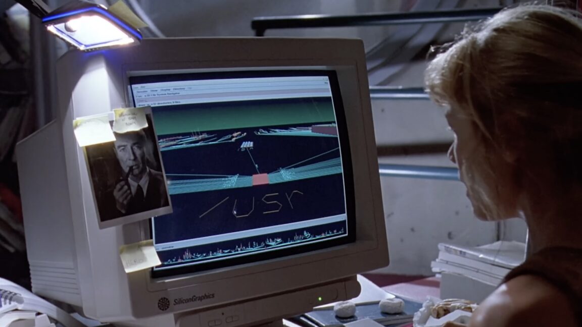 Equipos informáticos de los años 90: cómo el cine construye autenticidad tecnológica