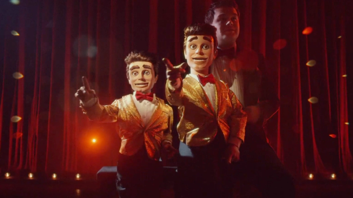 Publicidad con ventrílocuos y dúo musical escala en campañas de marcas globales