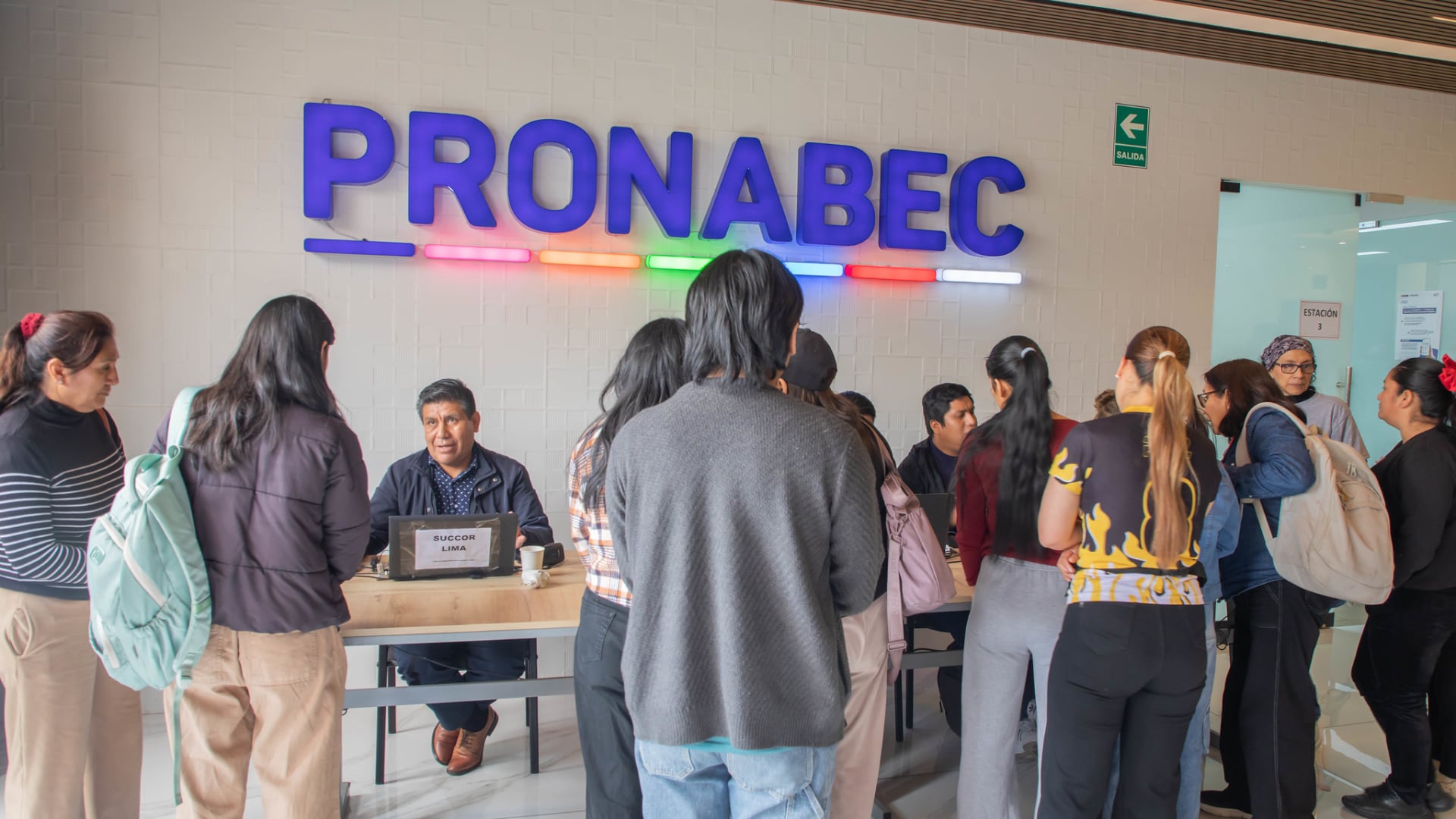 Minedu prioriza la continuidad de las becas de Pronabec y garantiza recursos para evitar afectar a los beneficiarios