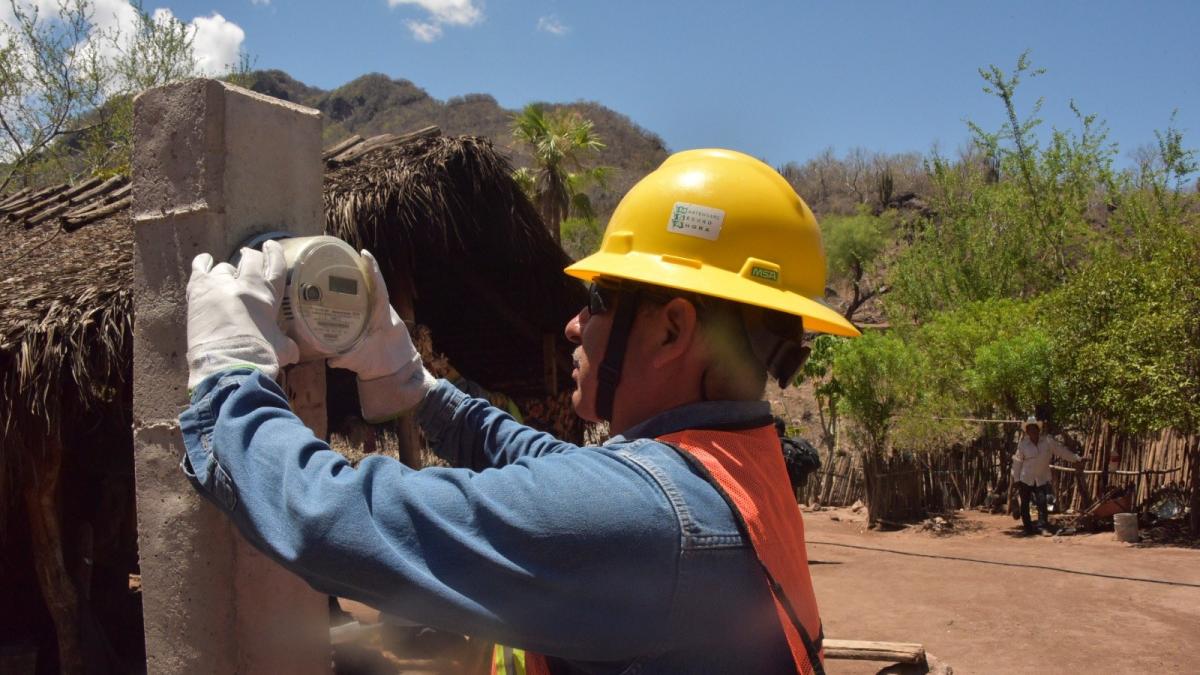 Acceso eléctrico en zonas remotas: cómo México cierra la brecha del 0.15% sin cobertura