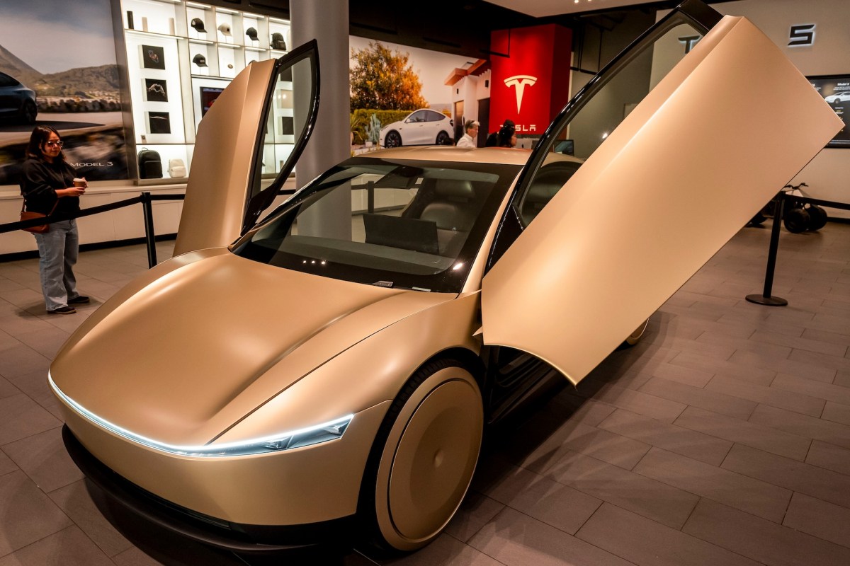 Tesla inicia pruebas de Cybercab sin pedales ni volante en Austin