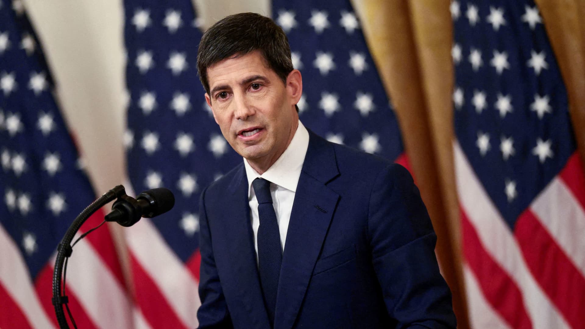 Se espera que la Reserva Federal de Kevin Warsh no realice cambios en las tasas por un tiempo, según la Encuesta de la Reserva Federal de CNBC