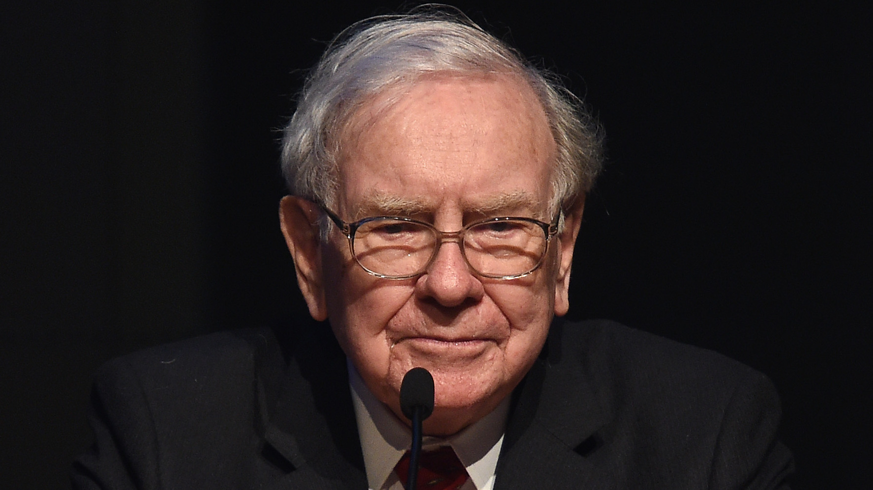 Warren Buffett told CNBC he could end America's deficit crisis 'in five minutes.’ Would his solution still work in 2026?