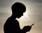 ¿Mantendrá una prohibición a los niños del Reino Unido alejados de las redes sociales? – podcast
