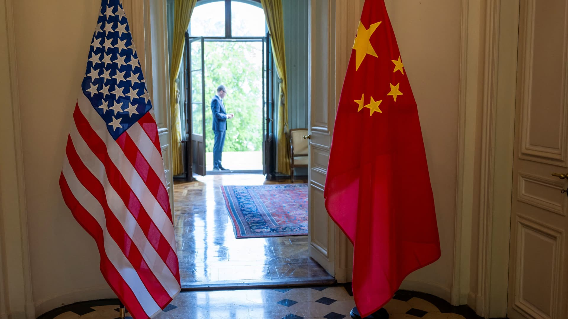 China impulsa la seguridad en IA al finalizar la cumbre del G7 sin Pekín