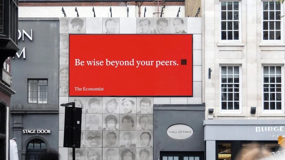 Copywriting minimalista frente a IA: la estrategia de identidad de marca en publicidad exterior