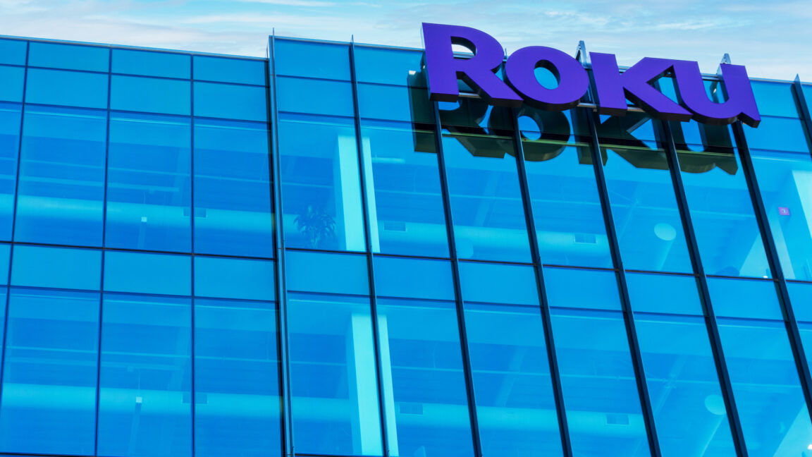 La adquisición de Roku por parte de Fox por $22 mil millones busca expandir su alcance en televisores inteligentes y publicidad